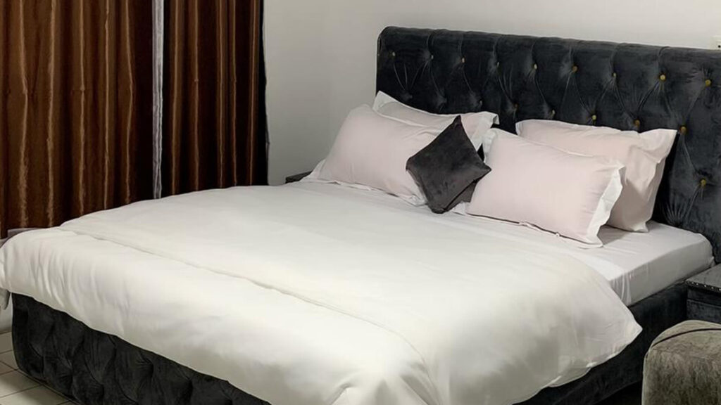 Tranquil Residence & Moonlight Buffet